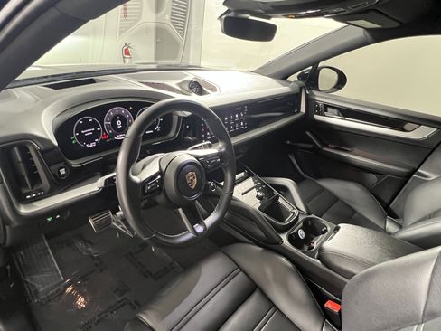 Certified 2024 Porsche Cayenne S AWD/4WD image 4