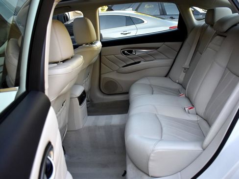 Used 2017 INFINITI Q70 L 3.7 w/ Deluxe Touring Package image 37