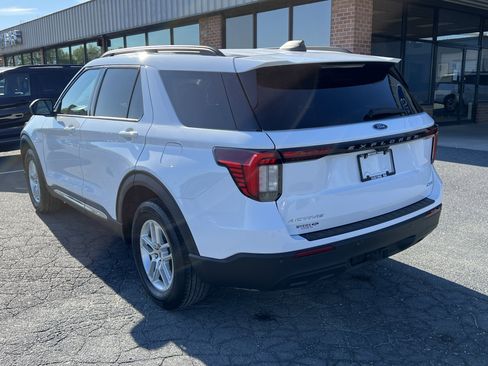 Used 2025 Ford Explorer Active AWD/4WD image 8