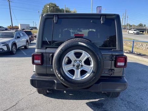 Used 2019 Jeep Wrangler Unlimited Sport S image 4