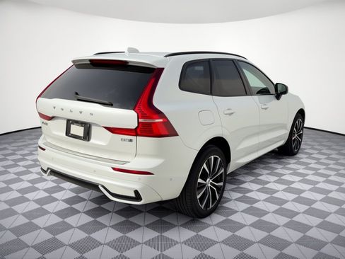Used 2024 Volvo XC60 B5 Plus w/ Protection Package Premier AWD/4WD image 9