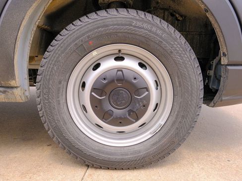 New 2025 Ford Transit 250 148 Medium Roof image 33