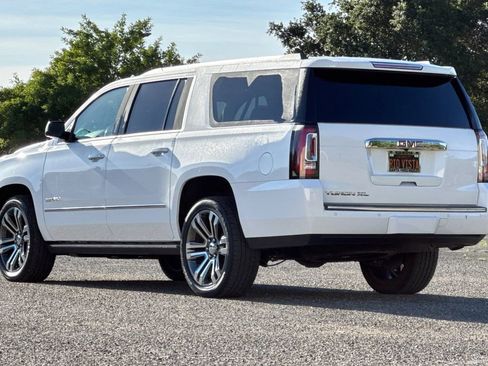 Used 2020 GMC Yukon XL Denali w/ Denali Premium Package AWD/4WD image 6
