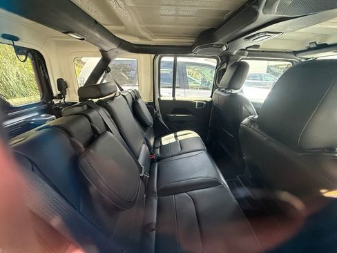 Used 2021 Jeep Wrangler Unlimited Sahara w/ Cold Weather Group AWD/4WD image 11