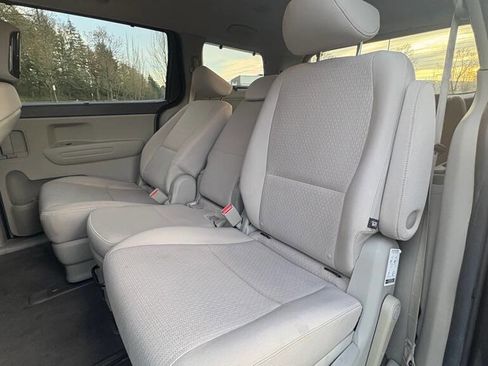 Used 2016 Kia Sedona LX w/ LX Convenience Package image 15