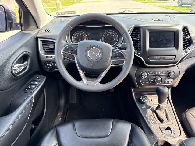 Used 2020 Jeep Cherokee Latitude Plus AWD/4WD image 17