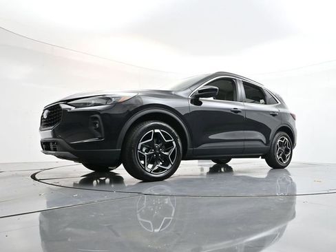 New 2026 Ford Escape Platinum image 28