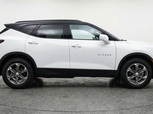 Used 2025 Chevrolet Blazer LT FWD image 11