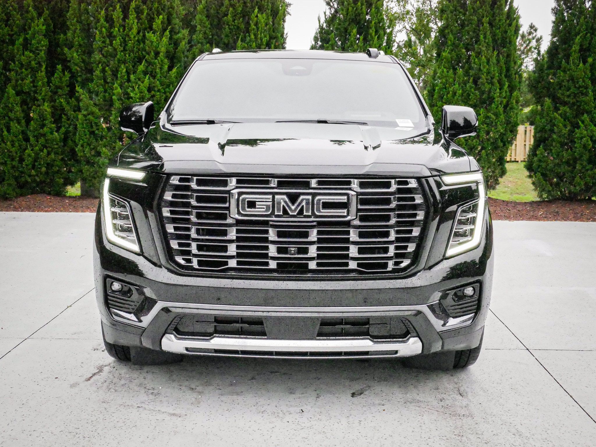 Used 2025 GMC Yukon Denali Ultimate w/ LPO, Floor Liner Package AWD/4WD image 3