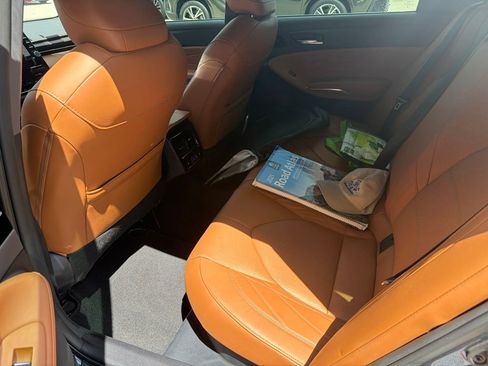 Used 2019 Toyota Avalon Limited FWD image 14