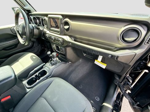 Used 2022 Jeep Wrangler Unlimited Sport AWD/4WD image 33