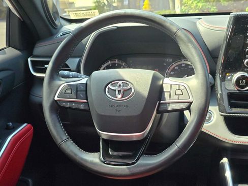 Used 2022 Toyota Highlander XSE AWD/4WD image 18