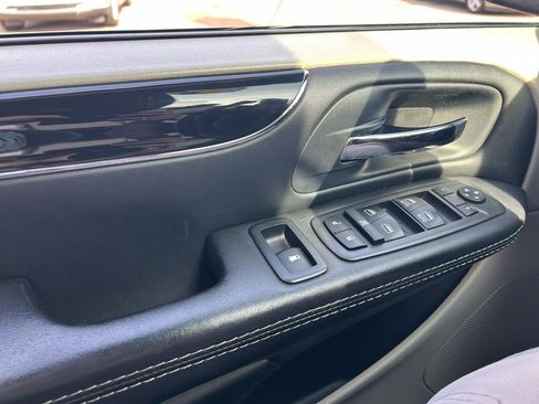 Used 2017 Dodge Grand Caravan SXT image 26