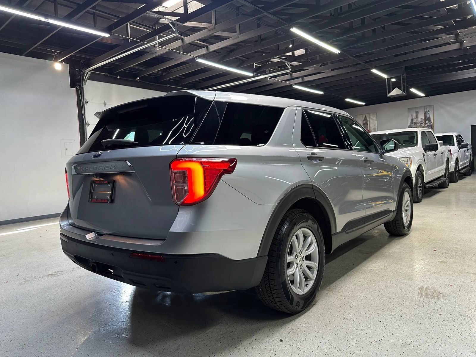 Used 2020 Ford Explorer 4WD w/ Class III Trailer Tow Package image 7