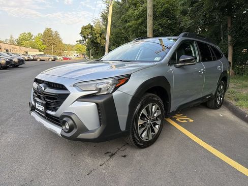 Certified 2023 Subaru Outback Limited AWD/4WD image 4