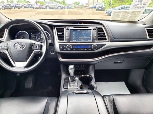 Used 2018 Toyota Highlander XLE AWD/4WD image 8