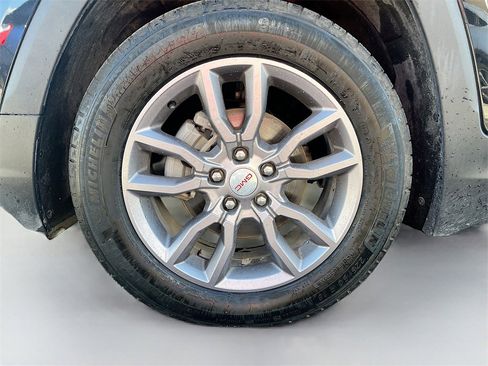 Used 2023 GMC Terrain SLT image 30