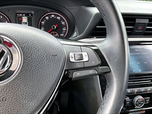Certified 2020 Volkswagen Passat 2.0T SE FWD image 25