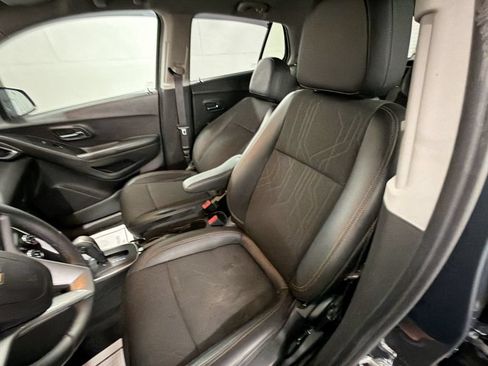 Used 2022 Chevrolet Trax LT w/ LT Convenience Package FWD image 18