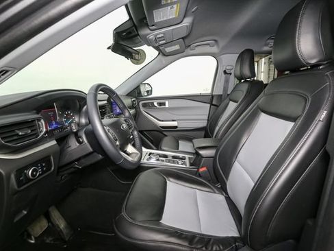 Used 2023 Ford Explorer XLT w/ Equipment Group 202A AWD/4WD image 39
