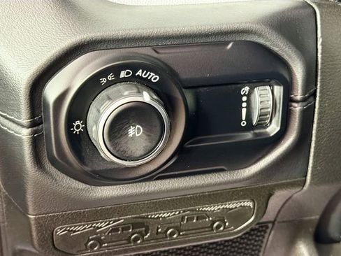 Used 2024 Jeep Wrangler Unlimited Sahara w/ Technology Group AWD/4WD image 10