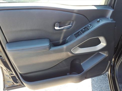 Used 2023 Nissan Frontier SV image 23