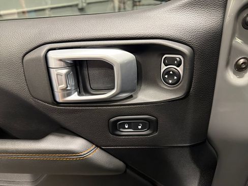 Used 2020 Jeep Gladiator Mojave AWD/4WD image 16