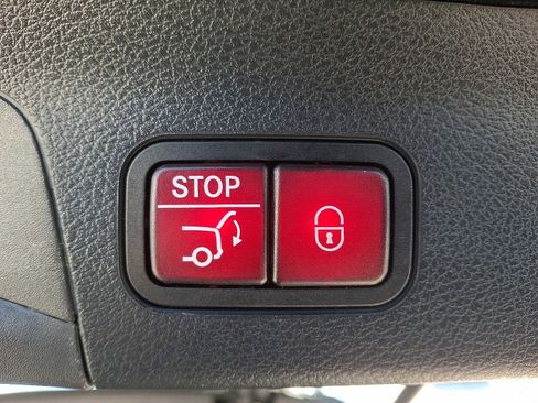 Used 2024 Mercedes-Benz GLS 450 4MATIC image 31