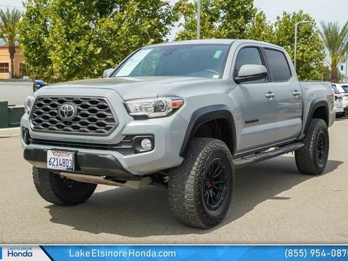 Used 2021 Toyota Tacoma TRD Off-Road w/ Technology Package RWD image 3