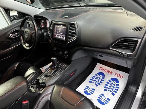 Used 2019 Jeep Cherokee Trailhawk w/ Cold Weather Group image 19