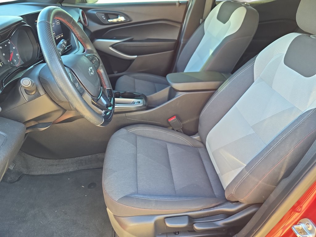 Used 2025 Chevrolet Trax RS w/ Driver Confidence Package FWD image 13