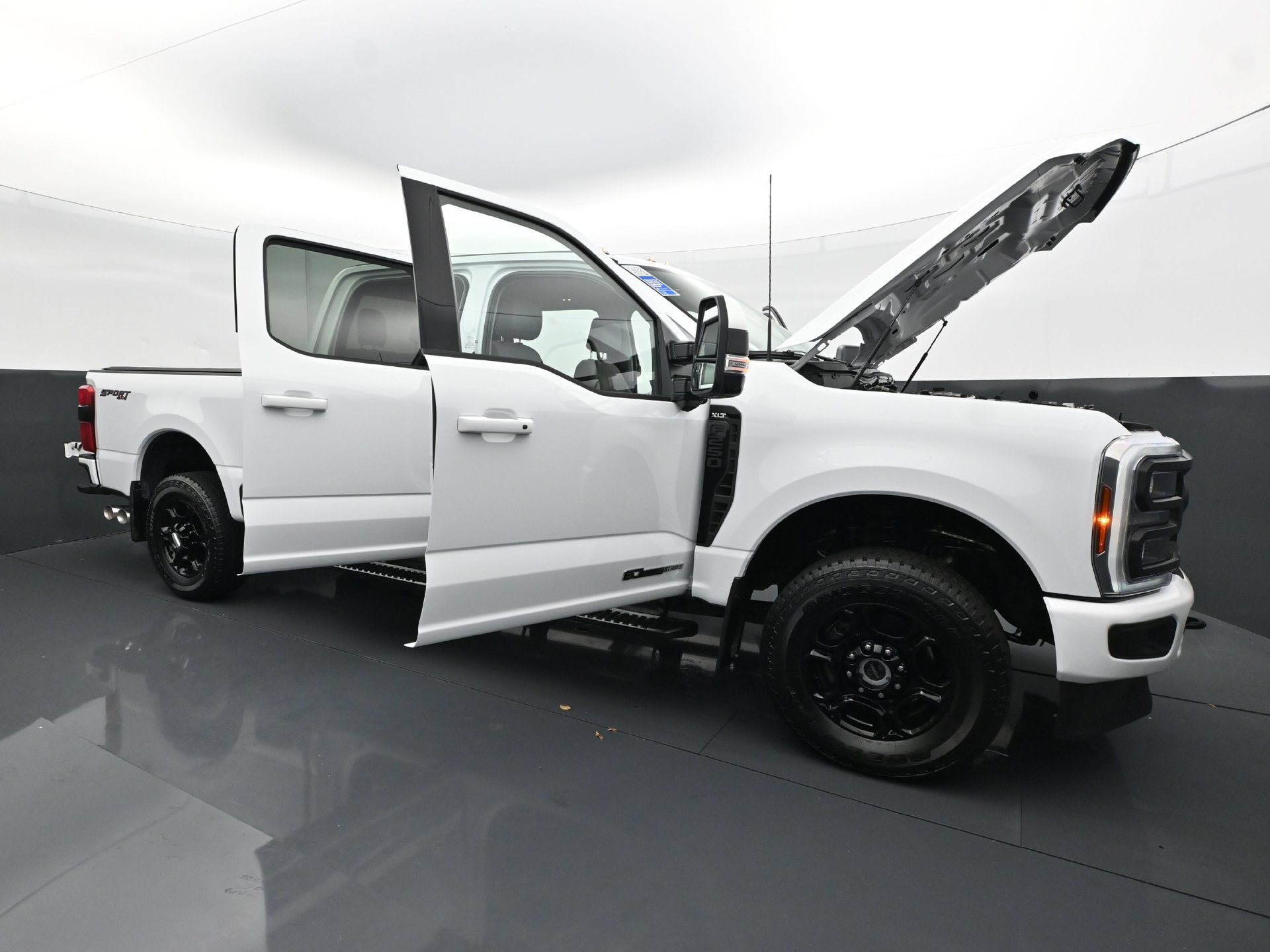 Used 2024 Ford F250 XLT w/ XLT Premium Package AWD/4WD image 37