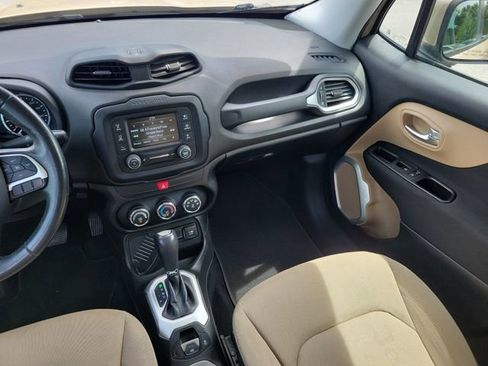 Used 2016 Jeep Renegade Latitude FWD image 11