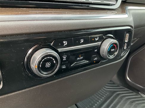 Used 2024 Chevrolet Silverado 2500 LT image 24