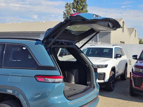 New 2026 Jeep Grand Cherokee Limited AWD/4WD image 7