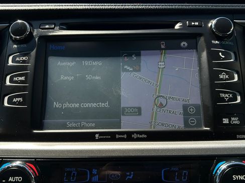 Used 2019 Toyota Highlander SE w/ Carpet Mat Package (TMS) FWD image 30