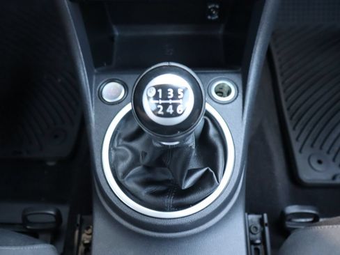 Used 2013 Volkswagen Beetle 2.0T FWD image 33