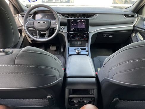Used 2026 Jeep Grand Cherokee Laredo X AWD/4WD image 11