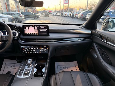 Used 2025 INFINITI QX60 Luxe w/ Black Edition image 32