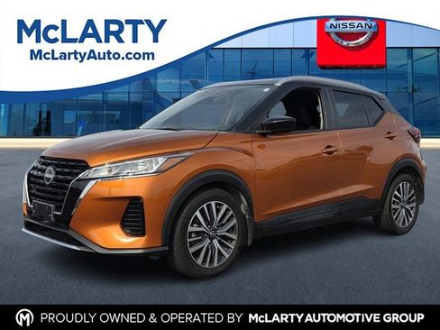 Used 2023 Nissan Kicks SV image 1