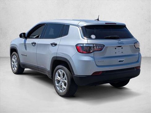 Used 2024 Jeep Compass Sport image 7