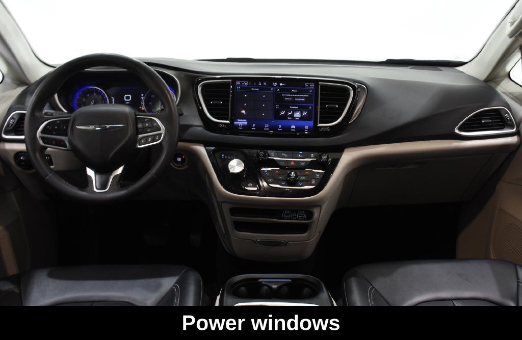 Used 2024 Chrysler Pacifica Touring-L FWD image 9