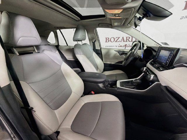 Used 2021 Toyota RAV4 XLE Premium FWD image 32