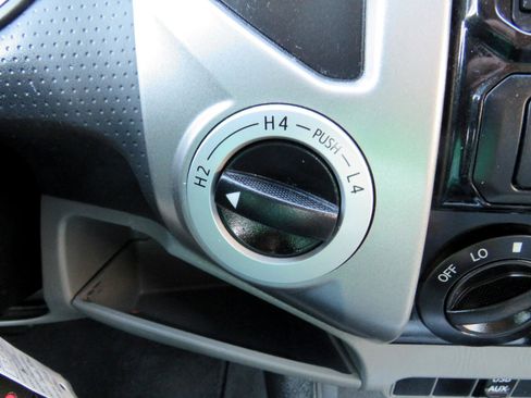 Used 2015 Toyota Tacoma TRD Pro image 23