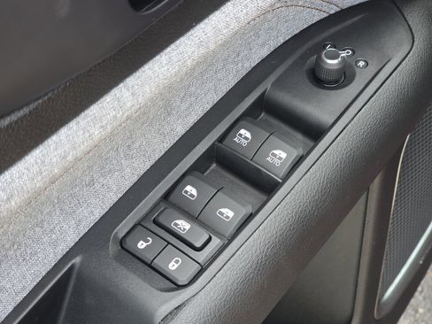 Used 2022 Jeep Compass Latitude w/ Mopar Graphics Package AWD/4WD image 25