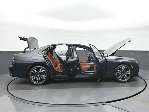 Used 2023 BMW 760i xDrive w/ Luxury Rear Seating Package AWD/4WD image 41