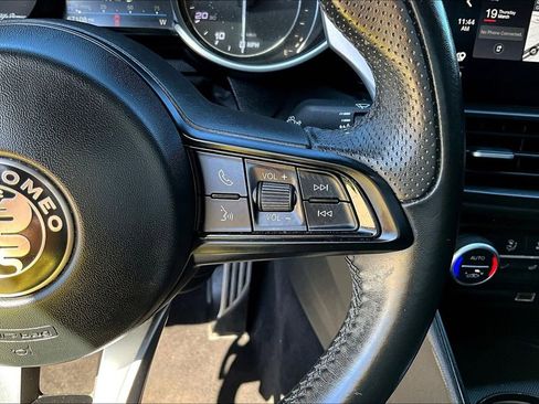 Used 2022 Alfa Romeo Giulia Veloce image 13