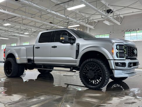 Used 2024 Ford F450 Platinum w/ Camper Package AWD/4WD image 47