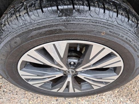 Used 2023 Nissan Rogue SV image 12