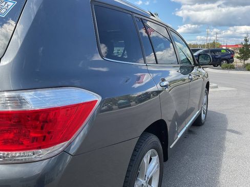 Used 2013 Toyota Highlander Limited AWD/4WD image 8